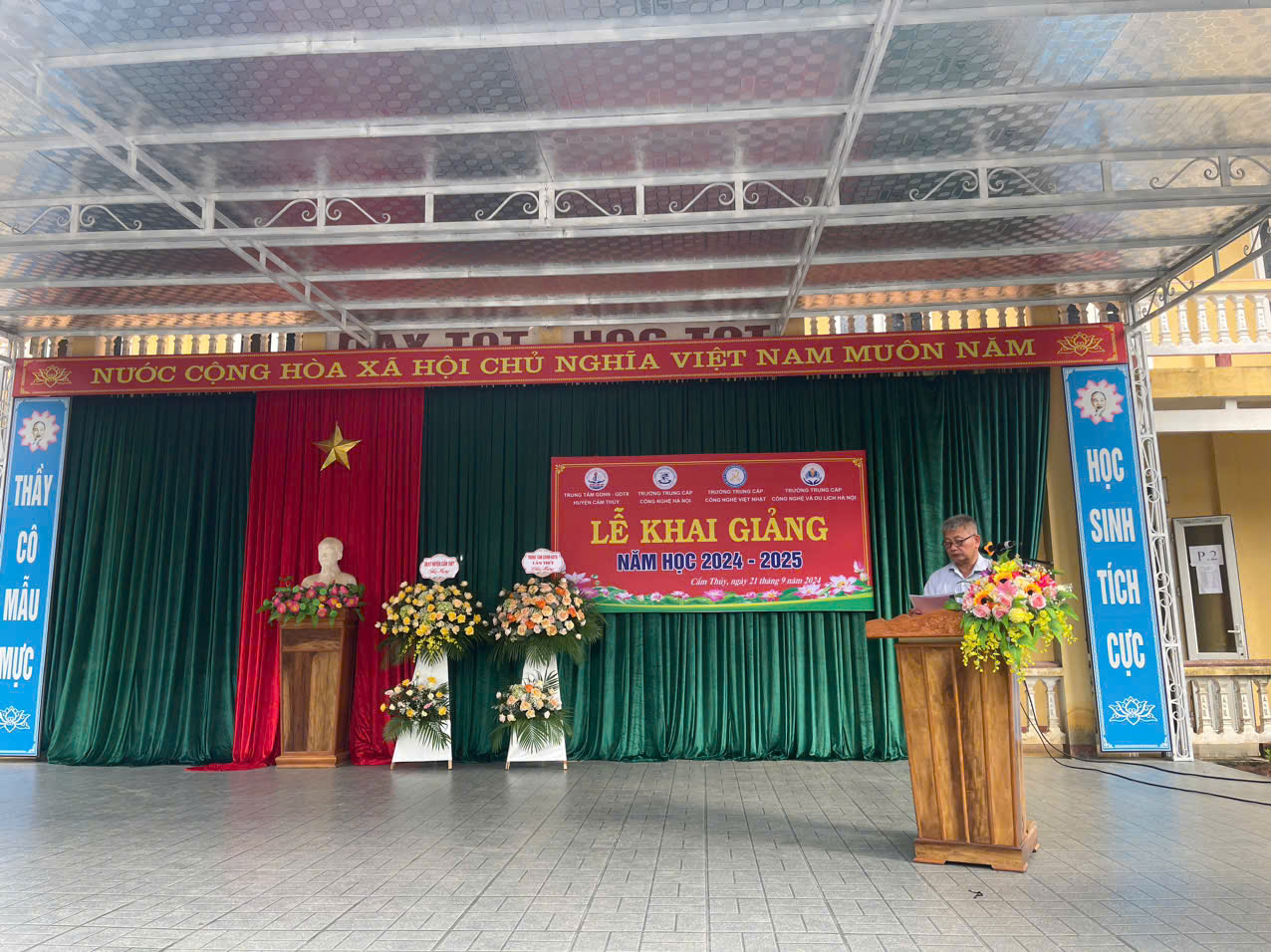 TƯNG BỪNG NGÀY KHAI GIẢNG CẨM THUỶ - THANH HOÁ