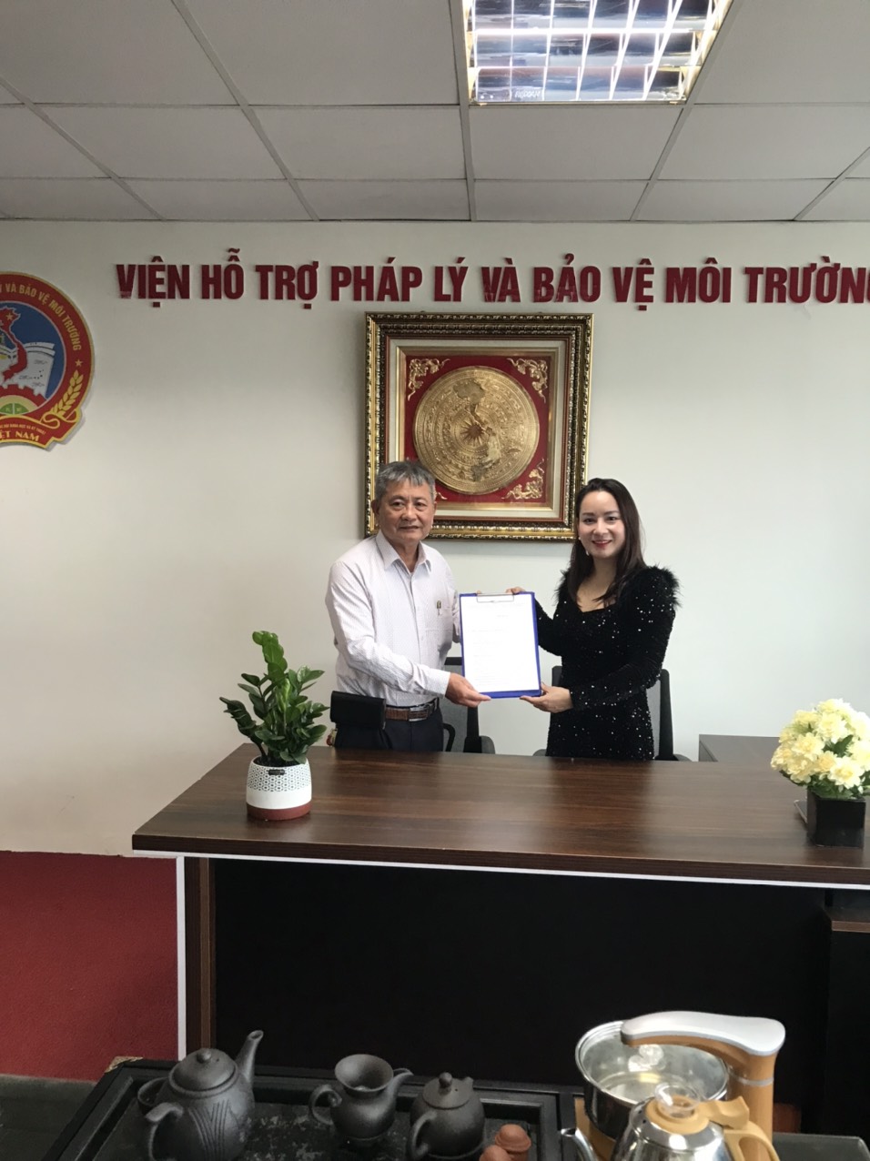 LỄ KÝ KẾT HỢP TÁC ĐÀO TẠO, CUNG CẤP NGUỒN NHÂN LỰC VỚI VIỆN HỖ TRỢ PHÁP LÝ VÀ BẢO VỆ MÔI TRƯỜNG